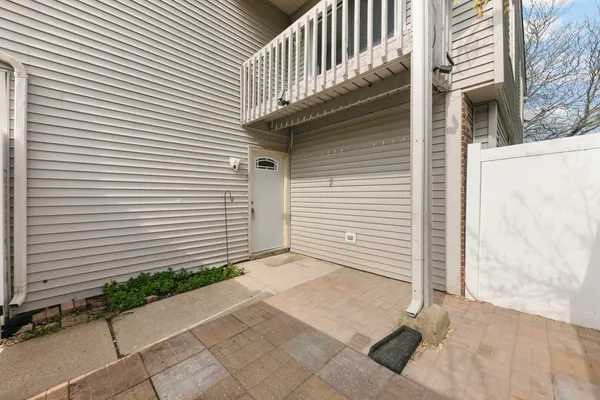 $275,000 | 9 East Fernwood Drive, Bolingbrook, IL 60440