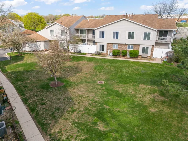 $275,000 | 9 East Fernwood Drive, Bolingbrook, IL 60440