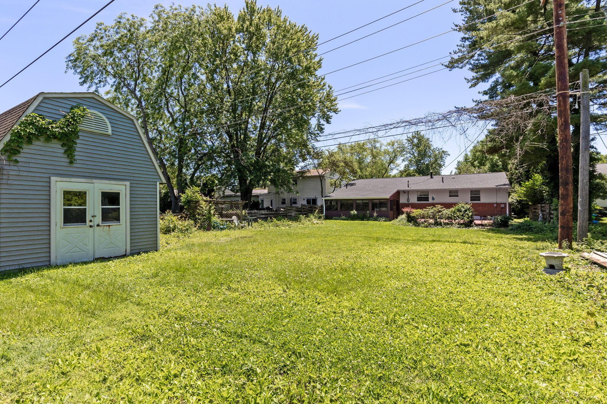 1442 Fullen Road Columbus, OH 43229 - Photo 7 of 46 Room to Roam!