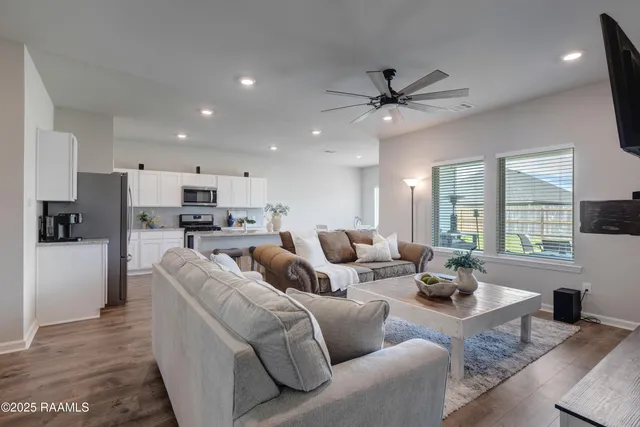 $282,500 | 242 Cane Run Court, Duson, LA 70529