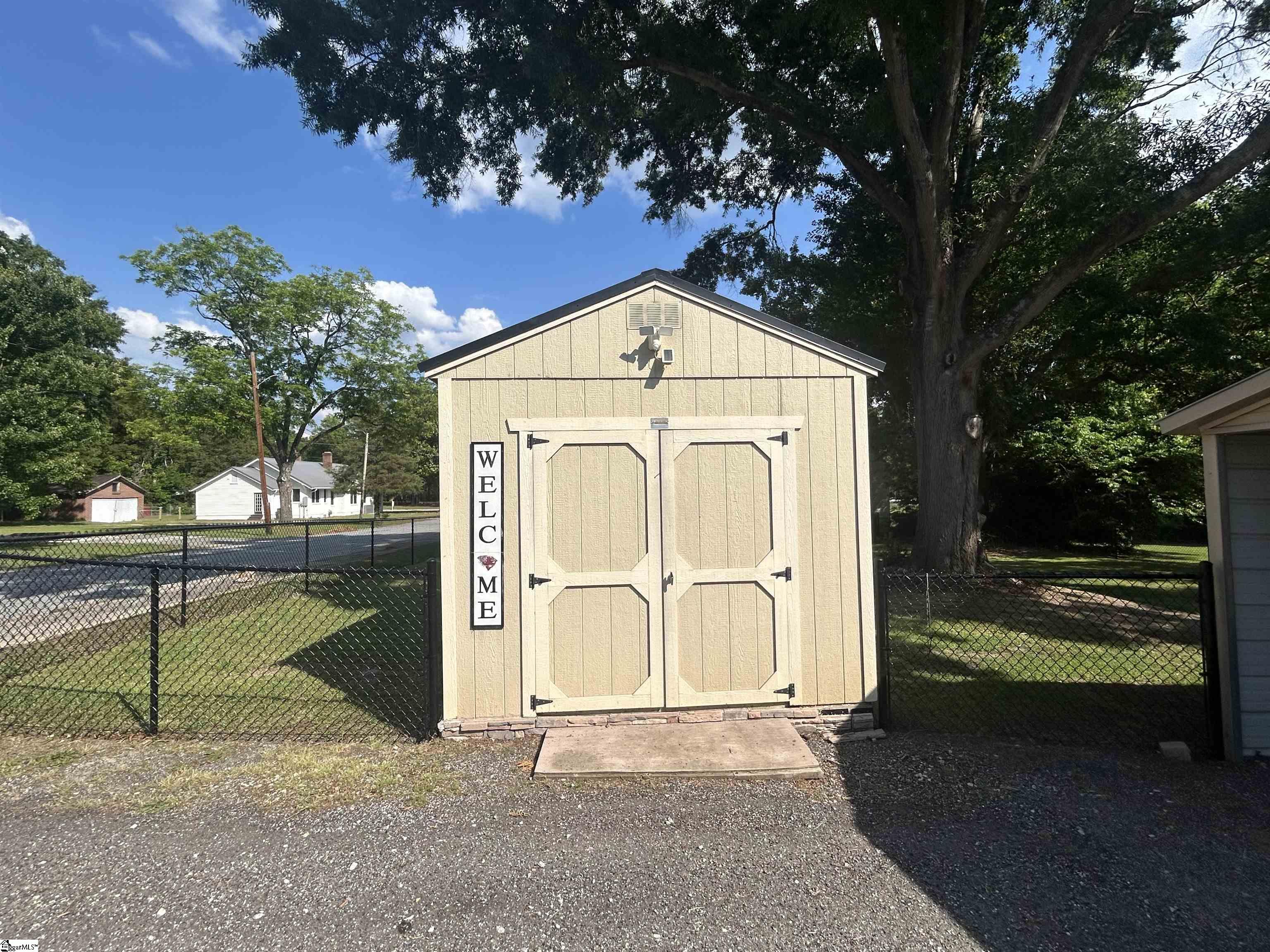 306 Shands Street Clinton, SC 29325 - Photo 10 of 41