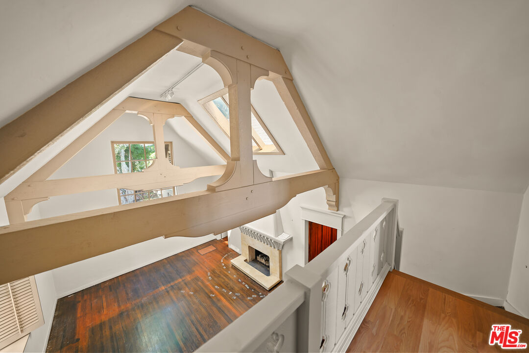 455 El Bosque Laguna Beach, CA 92651 - Photo 28 of 57 a view of an wooden floor and a potted plant