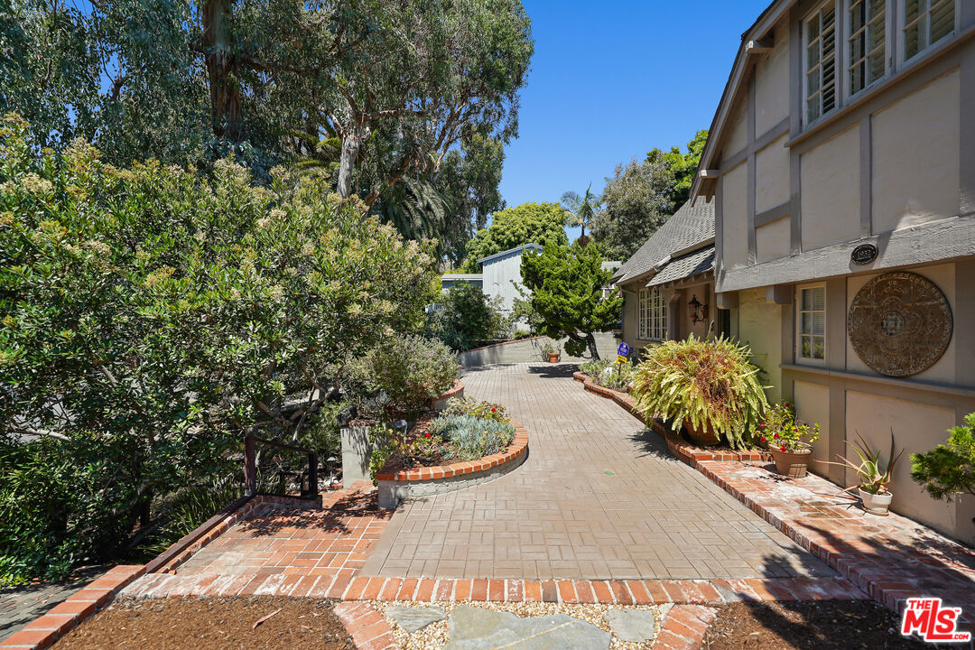 455 El Bosque Laguna Beach, CA 92651 - Photo 3 of 57 a view of a back yard of the house