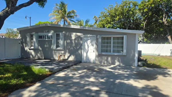 $3,000 | 1933 Northeast 48th Street, Pompano Beach, FL 33064