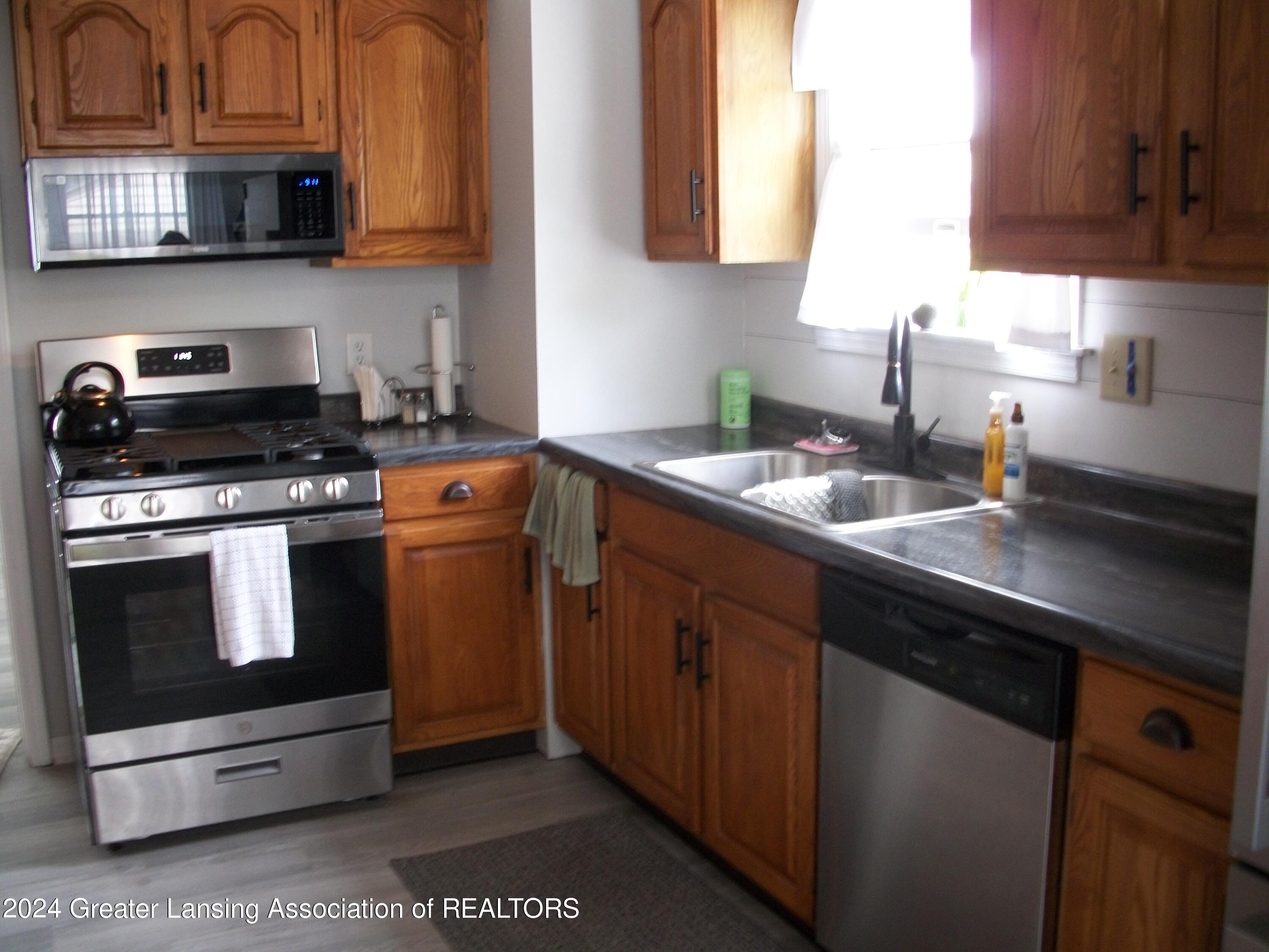 1139 Gould Road Lansing, MI 48917 - Photo 14 of 28 100_5545