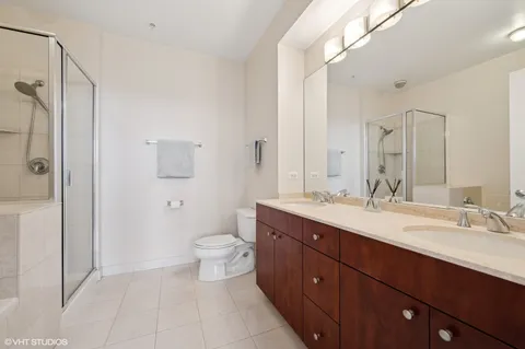 $449,000 | 565 West Quincy Street, Unit 1708, Chicago, IL 60661