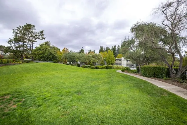 $649,000 | 4008 Farm Hill Boulevard, Unit 102, Redwood City, CA 94061