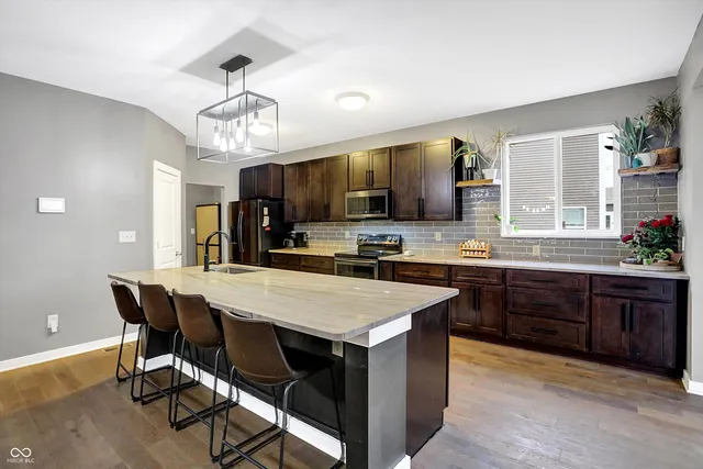 $475,000 | 1664 Woodside Circle, Franklin, IN 46131