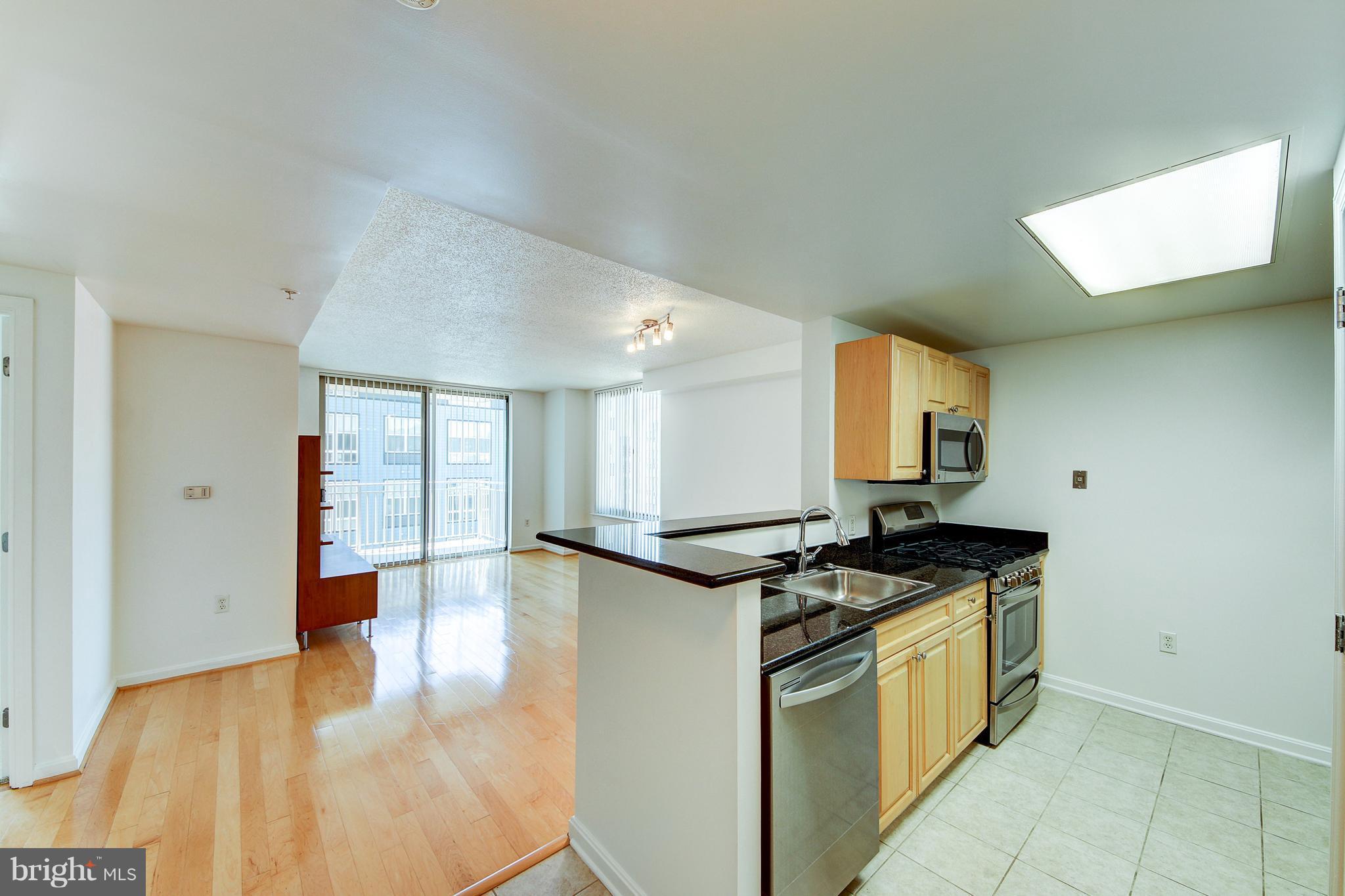 2726 Gallows Road, Unit 509 Vienna, VA 22180 - Photo 5 of 23 Kitchen