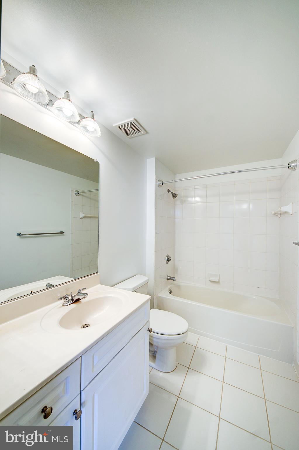 2726 Gallows Road, Unit 509 Vienna, VA 22180 - Photo 10 of 23 Bath