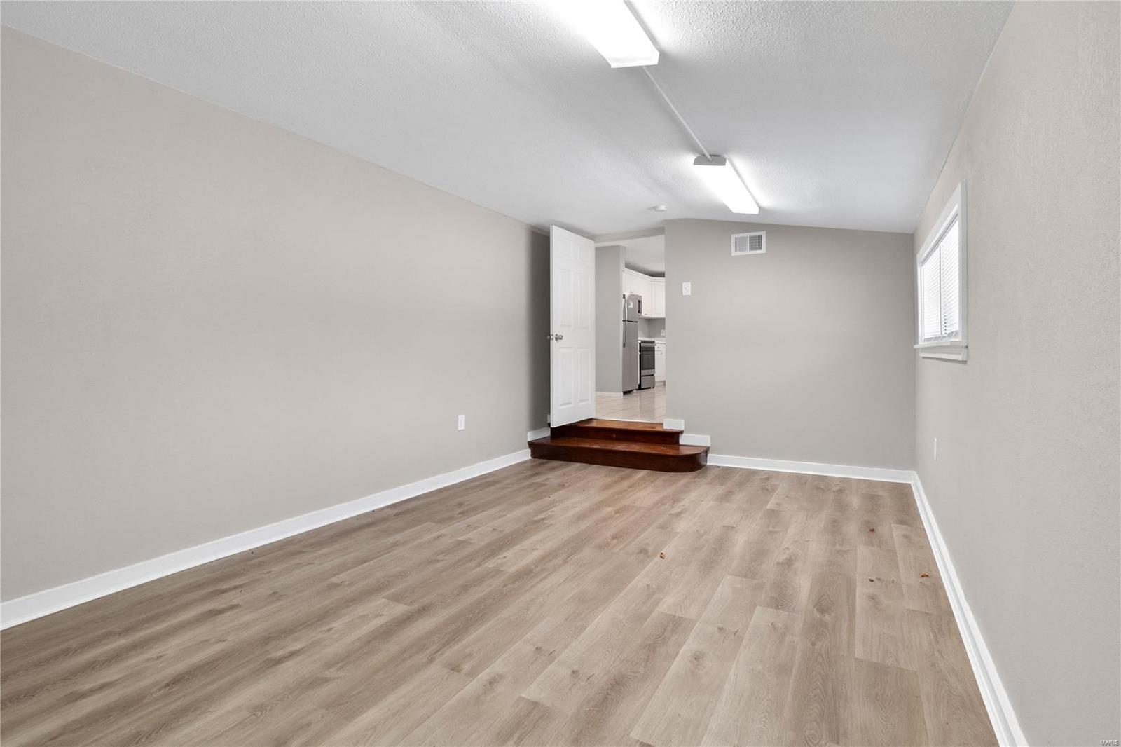 813 Rauscher Drive Ballwin, MO 63011 - Photo 11 of 27