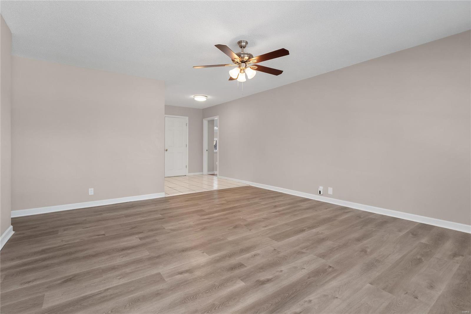 813 Rauscher Drive Ballwin, MO 63011 - Photo 2 of 27