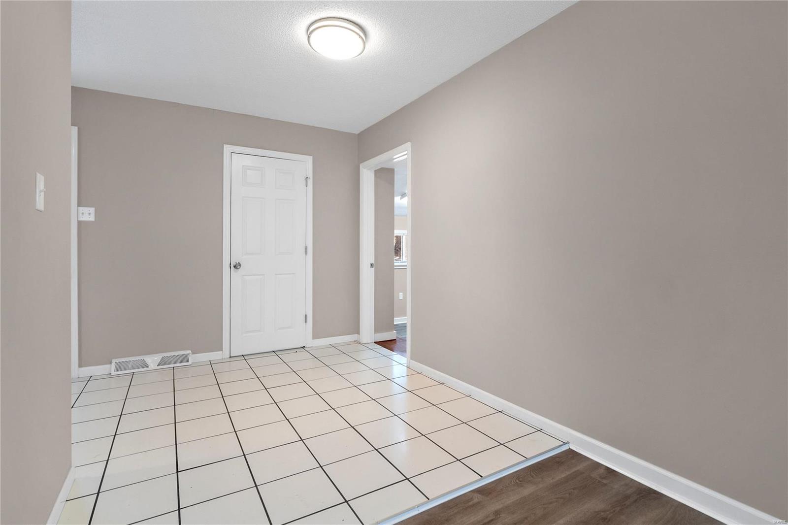 813 Rauscher Drive Ballwin, MO 63011 - Photo 4 of 27