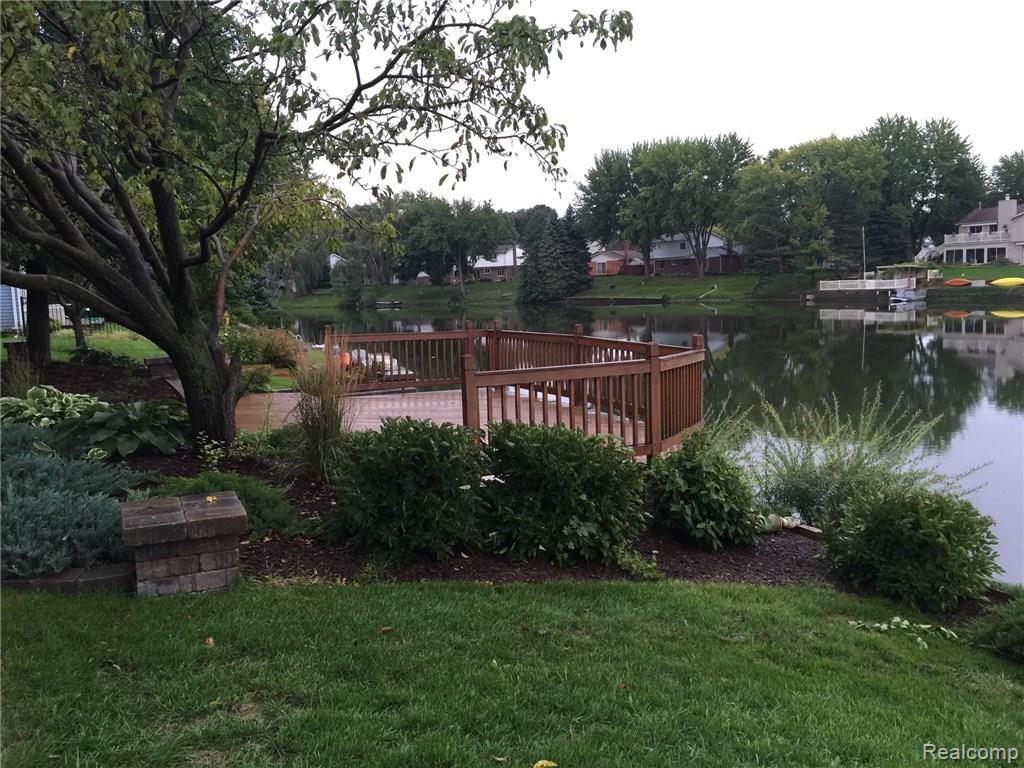 40599 Village Wood Road Novi, MI 48375 - Photo 4 of 43