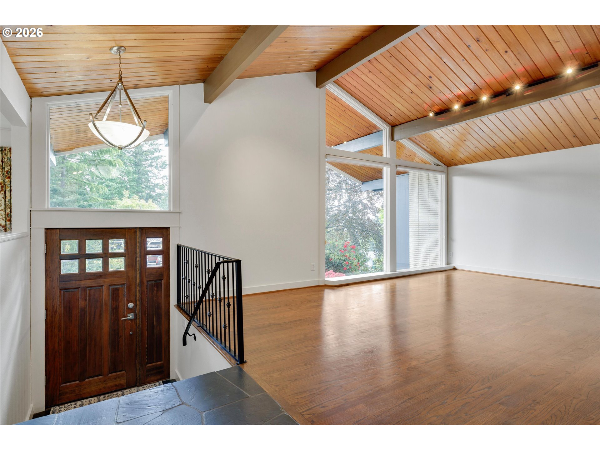 6435 Southwest 90th Avenue Portland, OR 97223 - Photo 2 of 38 Living Room/Entrance