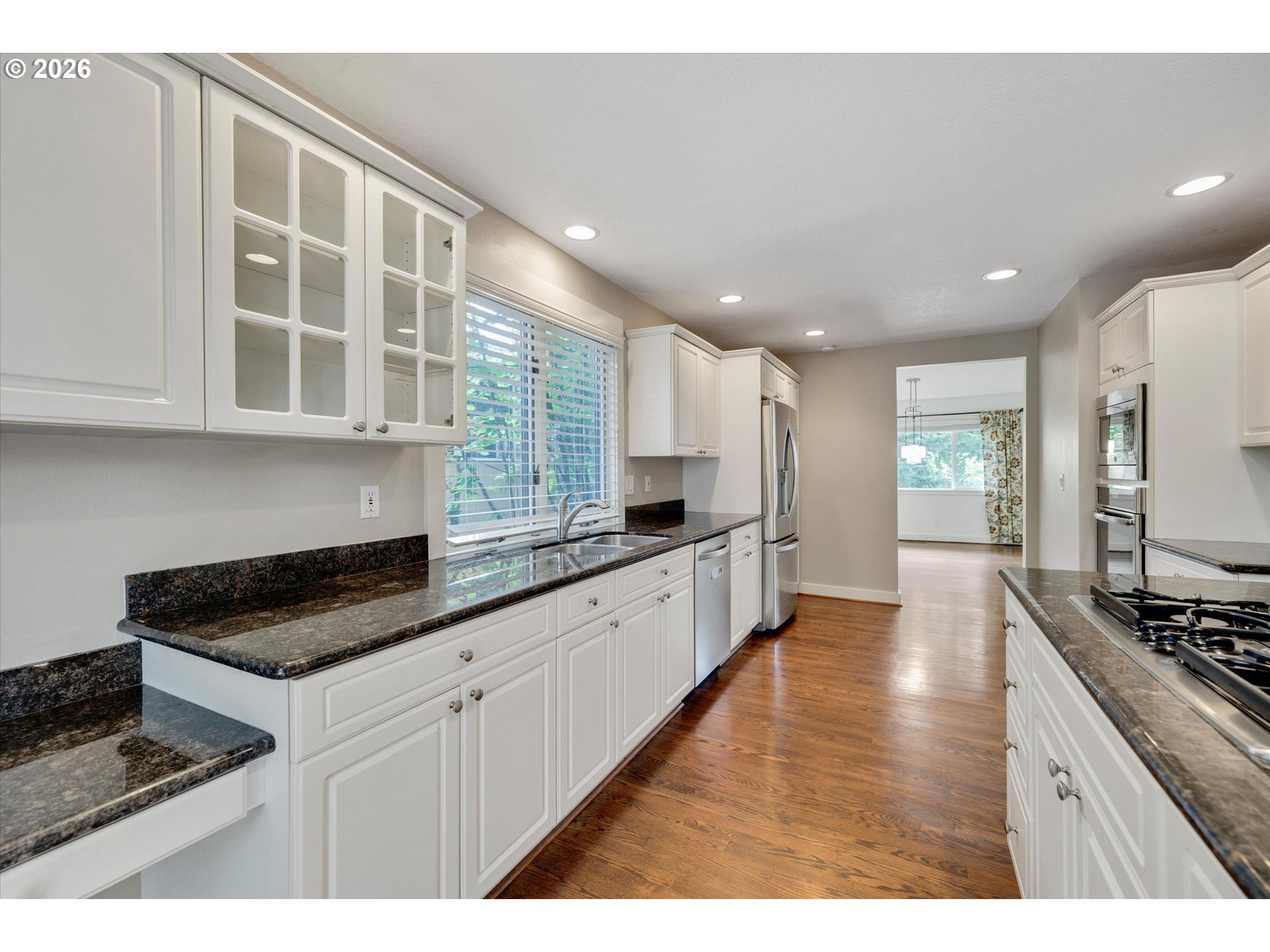 6435 Southwest 90th Avenue Portland, OR 97223 - Photo 9 of 38 Kitchen