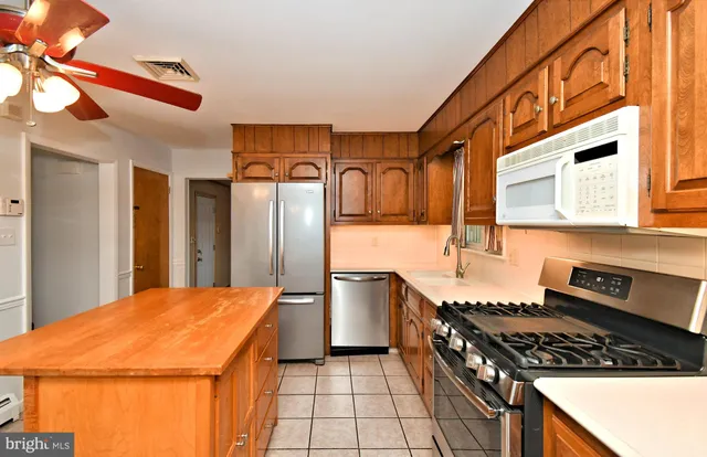 $450,000 | 704 Old Swede Road, Douglassville, PA 19518