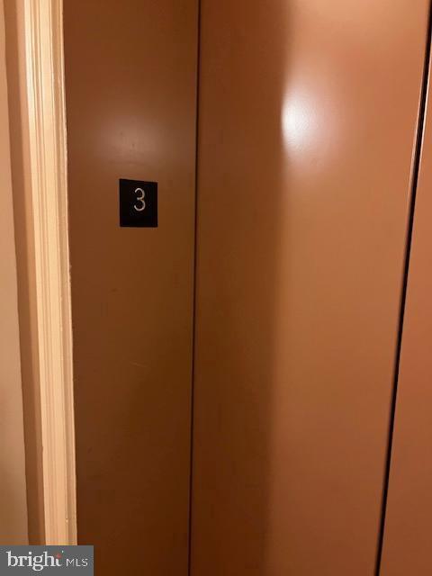 3009 Nicosh Circle, Unit 4302 Falls Church, VA 22042 - Photo 4 of 32 a view of a hallway