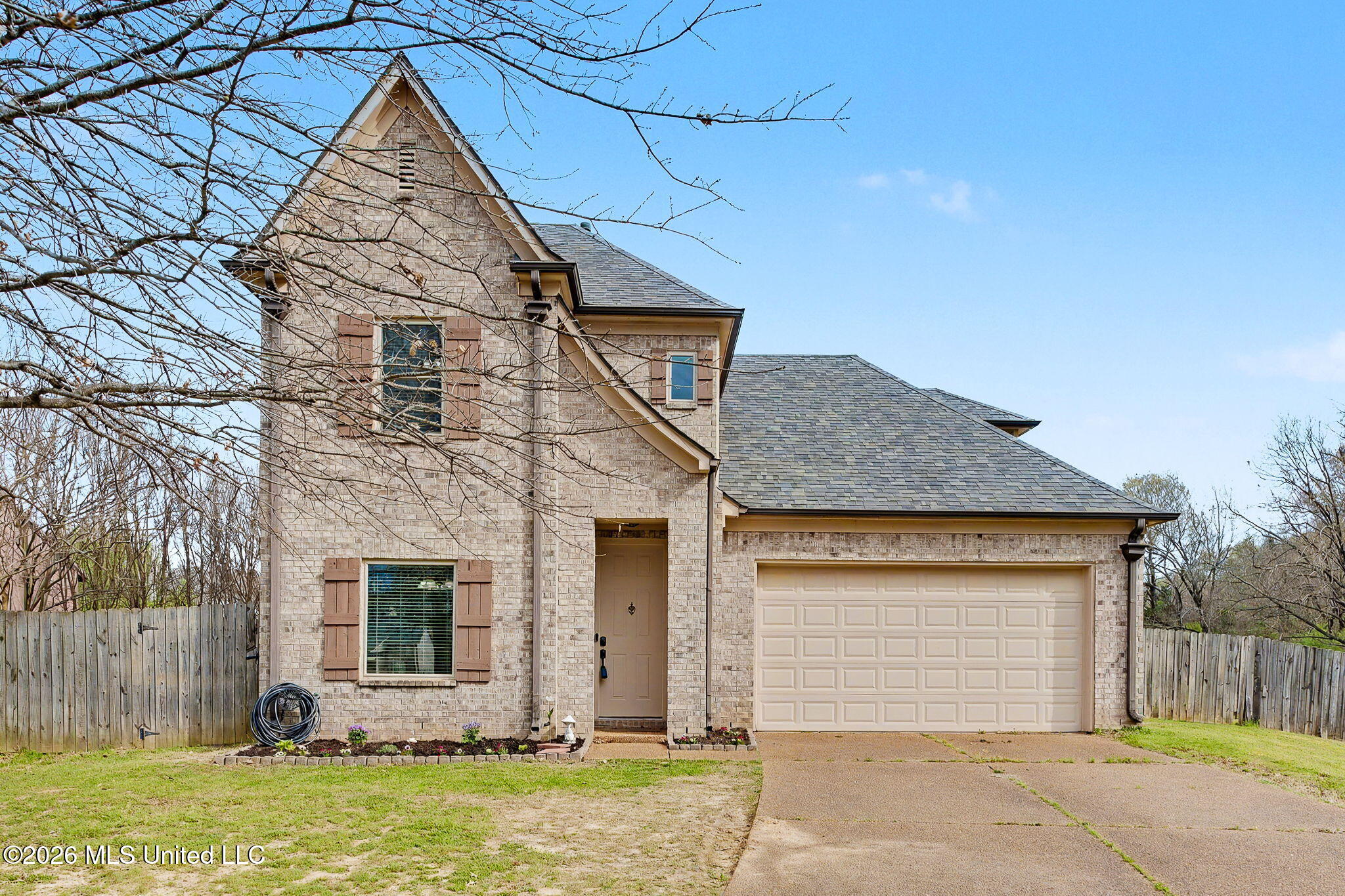 9450 Stone Point Drive Olive Branch, MS 38654 - Photo 2 of 47 3-web-or-mls-9450 Stone Point Dr-2