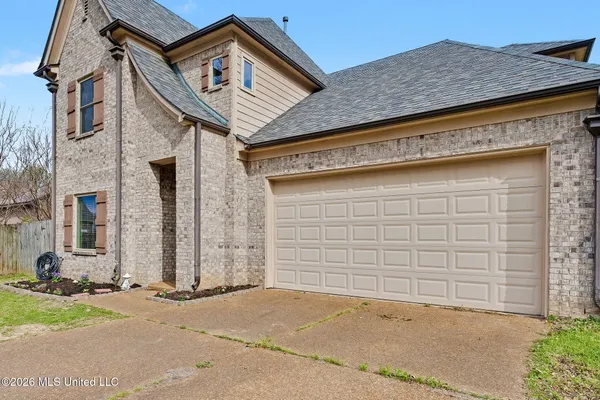 $329,900 | 9450 Stone Point Drive, Olive Branch, MS 38654