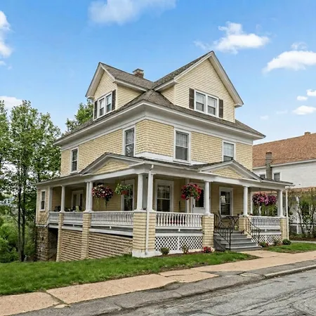 $490,000 | 83 Chestnut Street, Gardner, MA 01440