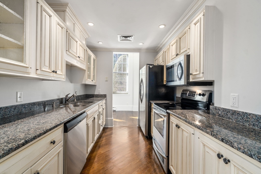 63 Garden Road, Unit G2 Wellesley, MA 02481 - Photo 7 of 22