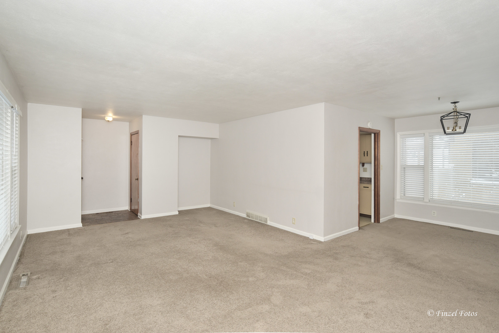 800 Morgan Street Elgin, IL 60123 - Photo 3 of 11 an empty room with windows and closet