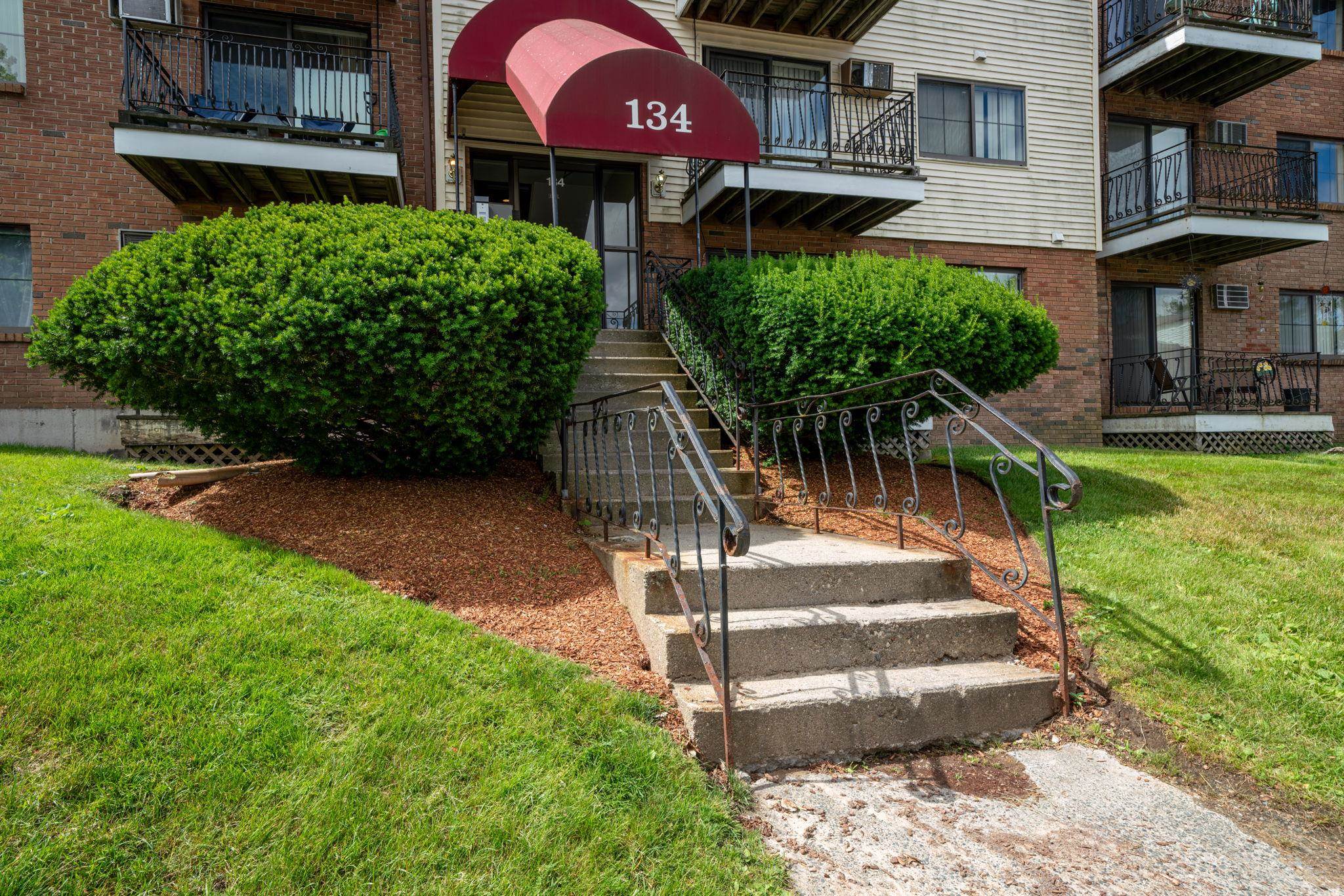 134 Mammoth Road, Unit 23 Hooksett, NH 03106 - Photo 6 of 35