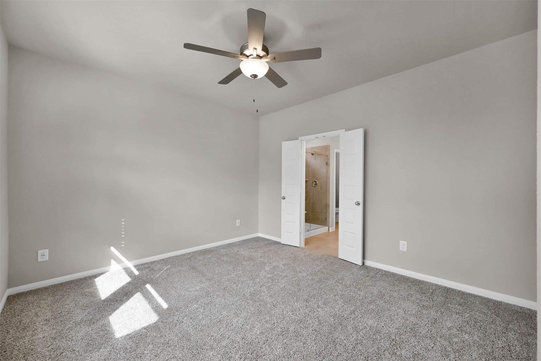 213 Harper Ridge Drive Montgomery, TX 77316 - Photo 15 of 34 an empty room with a ceiling fan and a window