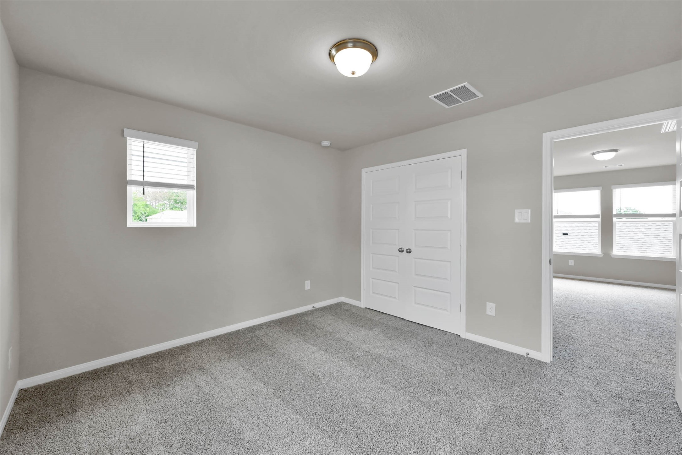 213 Harper Ridge Drive Montgomery, TX 77316 - Photo 20 of 34 an empty room with windows and closet