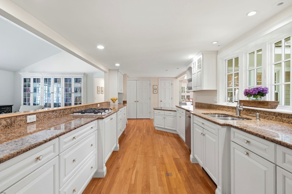 173 Meetinghouse Road Duxbury, MA 02332 - Photo 6 of 37