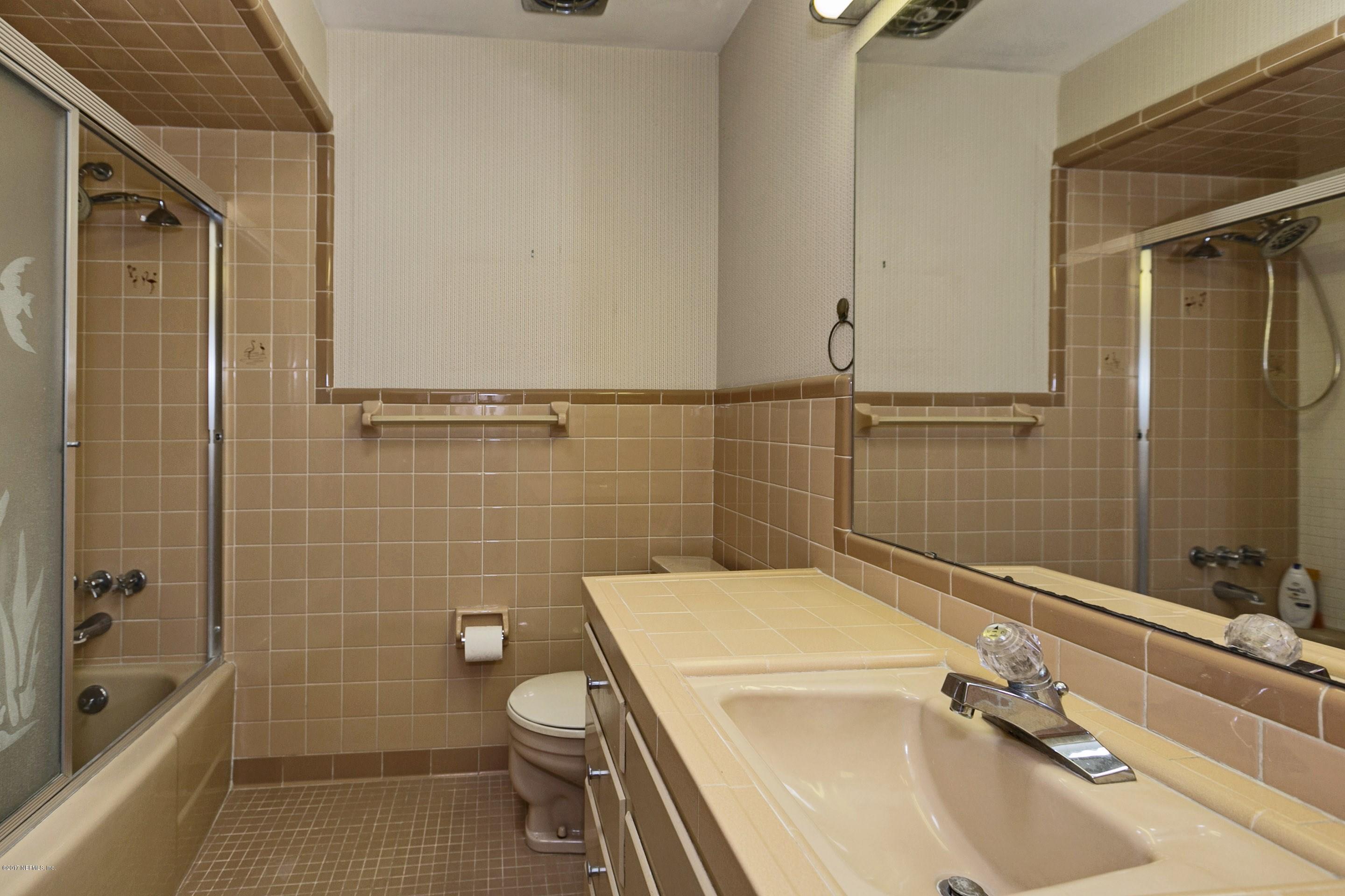 8304 Mathonia Avenue Jacksonville, FL 32211 - Photo 14 of 22 Hall Bathroom