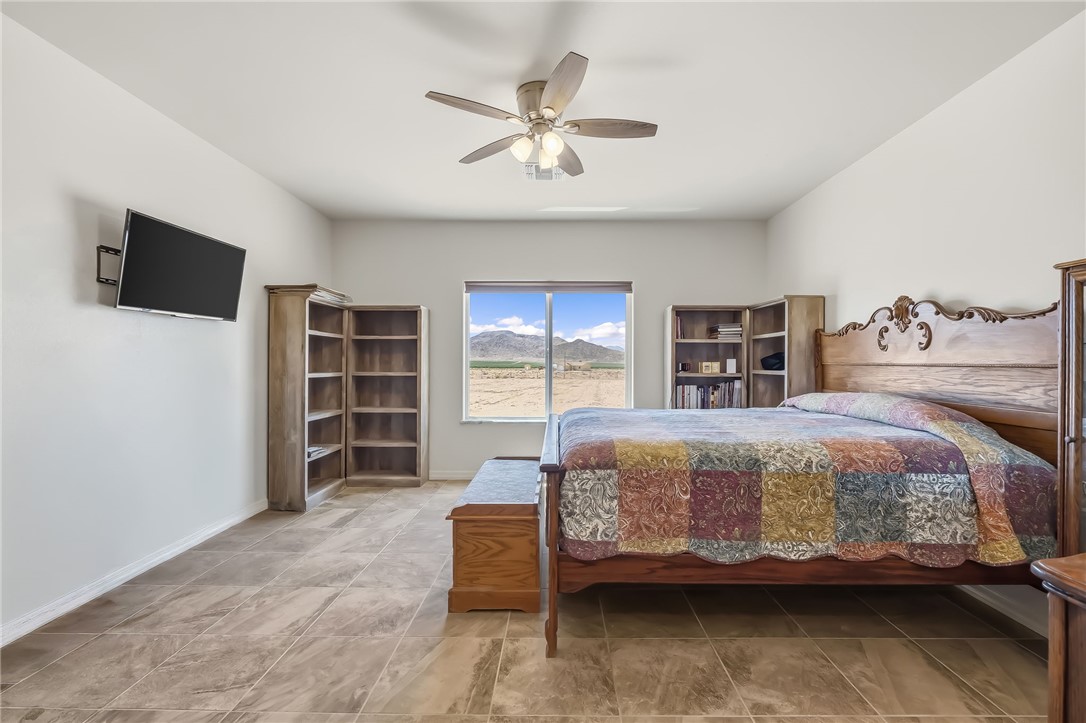10809 North Jemez Road Kingman, AZ 86401 - Photo 10 of 51 Spacious room featuring wood-finish tile flooring, a ceiling fan with integrated lighting, and white walls