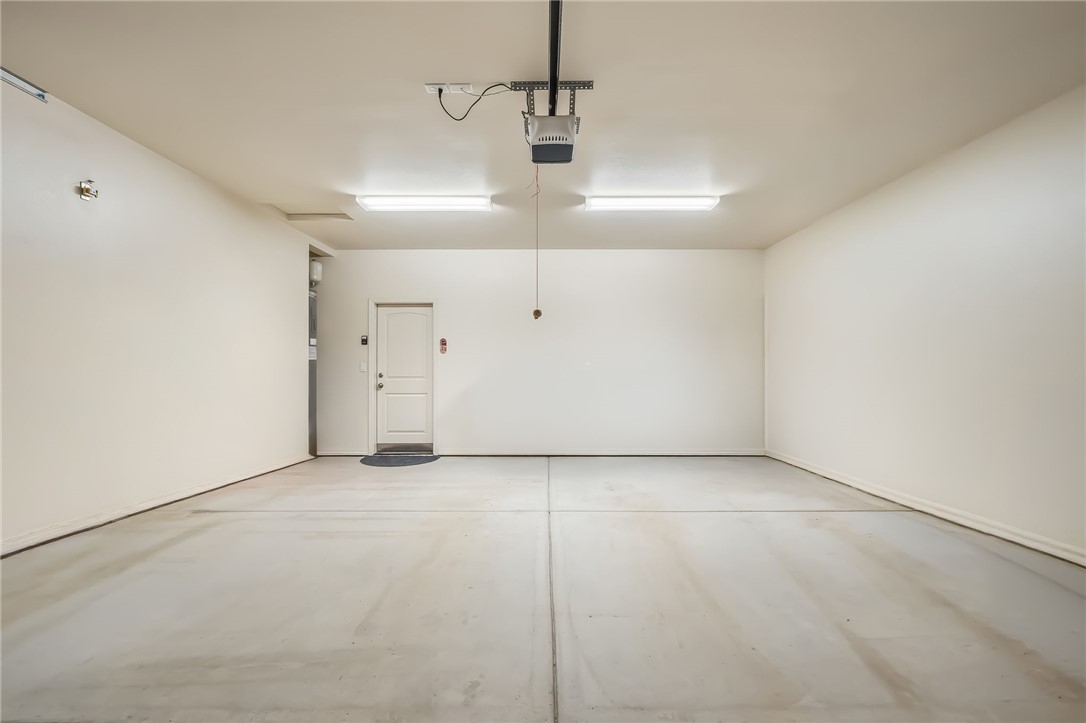 10809 North Jemez Road Kingman, AZ 86401 - Photo 40 of 51 Spacious garage with light-colored walls and a concrete floor