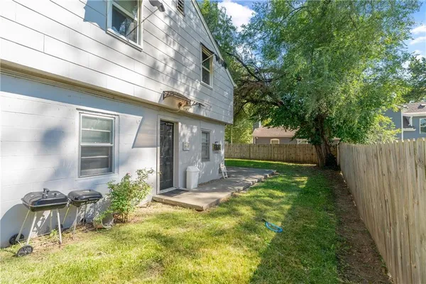 $227,900 | 2022 South Hedges Avenue, Independence, MO 64052