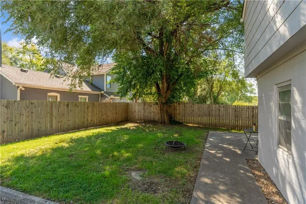 $227,900 | 2022 South Hedges Avenue, Independence, MO 64052