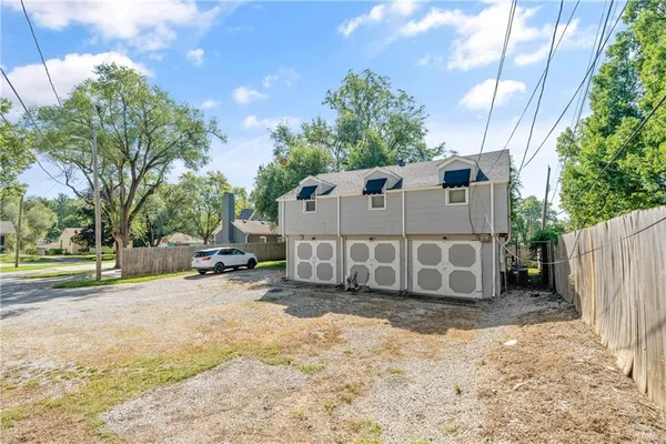 $227,900 | 2022 South Hedges Avenue, Independence, MO 64052