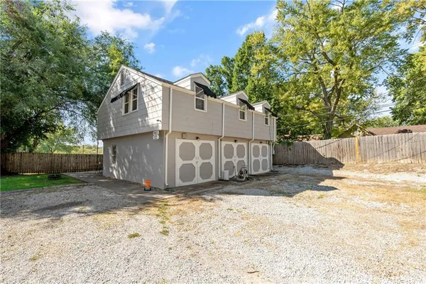 $227,900 | 2022 South Hedges Avenue, Independence, MO 64052