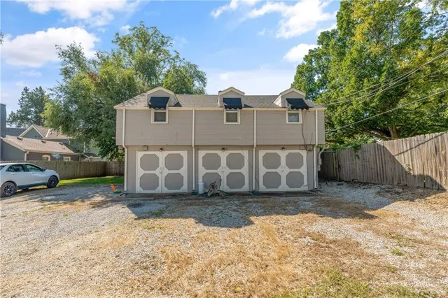 $230,000 | 2022 South Hedges Avenue, Independence, MO 64052