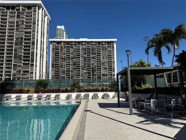$465,000 | 1925 Brickell Avenue, Unit 1403, Miami, FL 33129