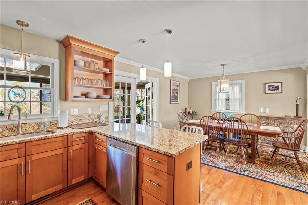 610 Colonial Drive High Point, NC 27262 - Photo 13 of 38