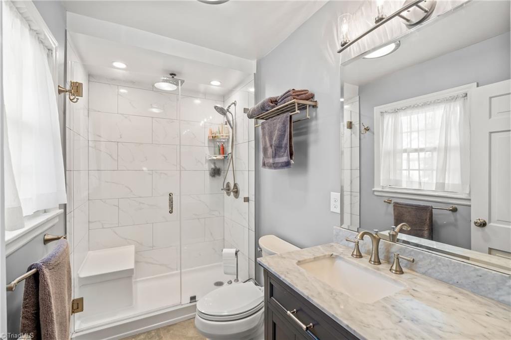 610 Colonial Drive High Point, NC 27262 - Photo 17 of 38