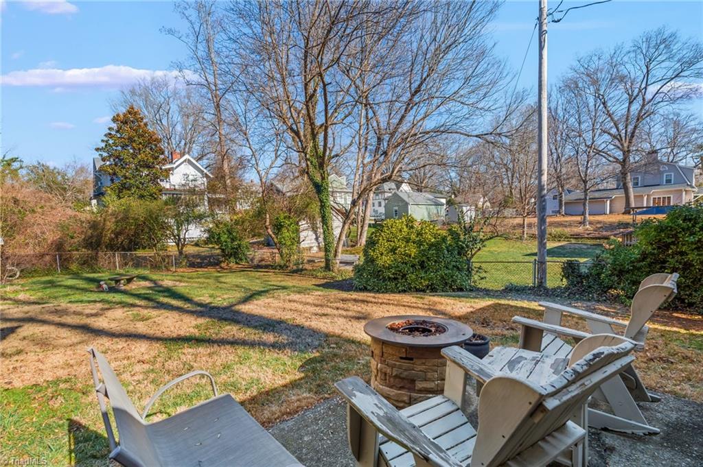 610 Colonial Drive High Point, NC 27262 - Photo 33 of 38