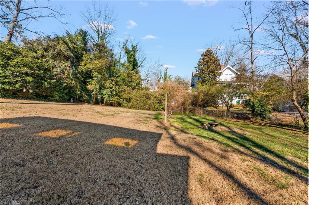 610 Colonial Drive High Point, NC 27262 - Photo 35 of 38