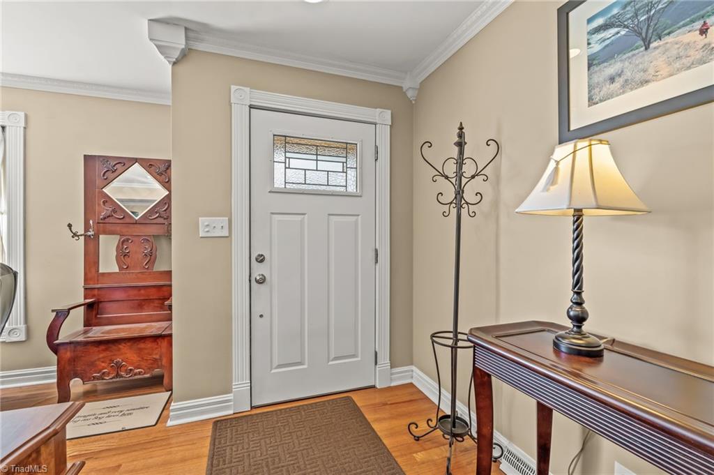 610 Colonial Drive High Point, NC 27262 - Photo 4 of 38