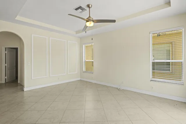 a view of an empty room with a ceiling fan