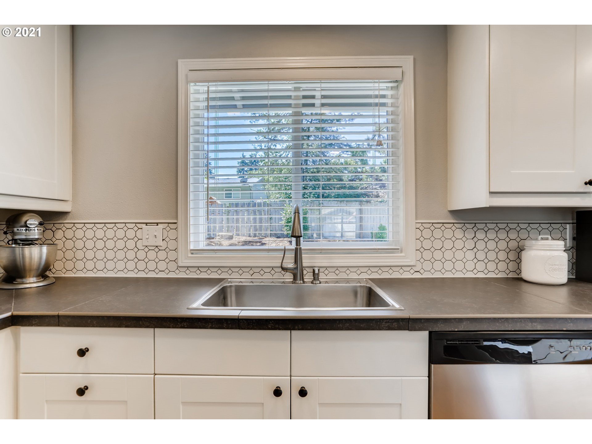 8960 Southwest Arapaho Road Tualatin, OR 97062 - Photo 12 of 29 Gallery Image 12