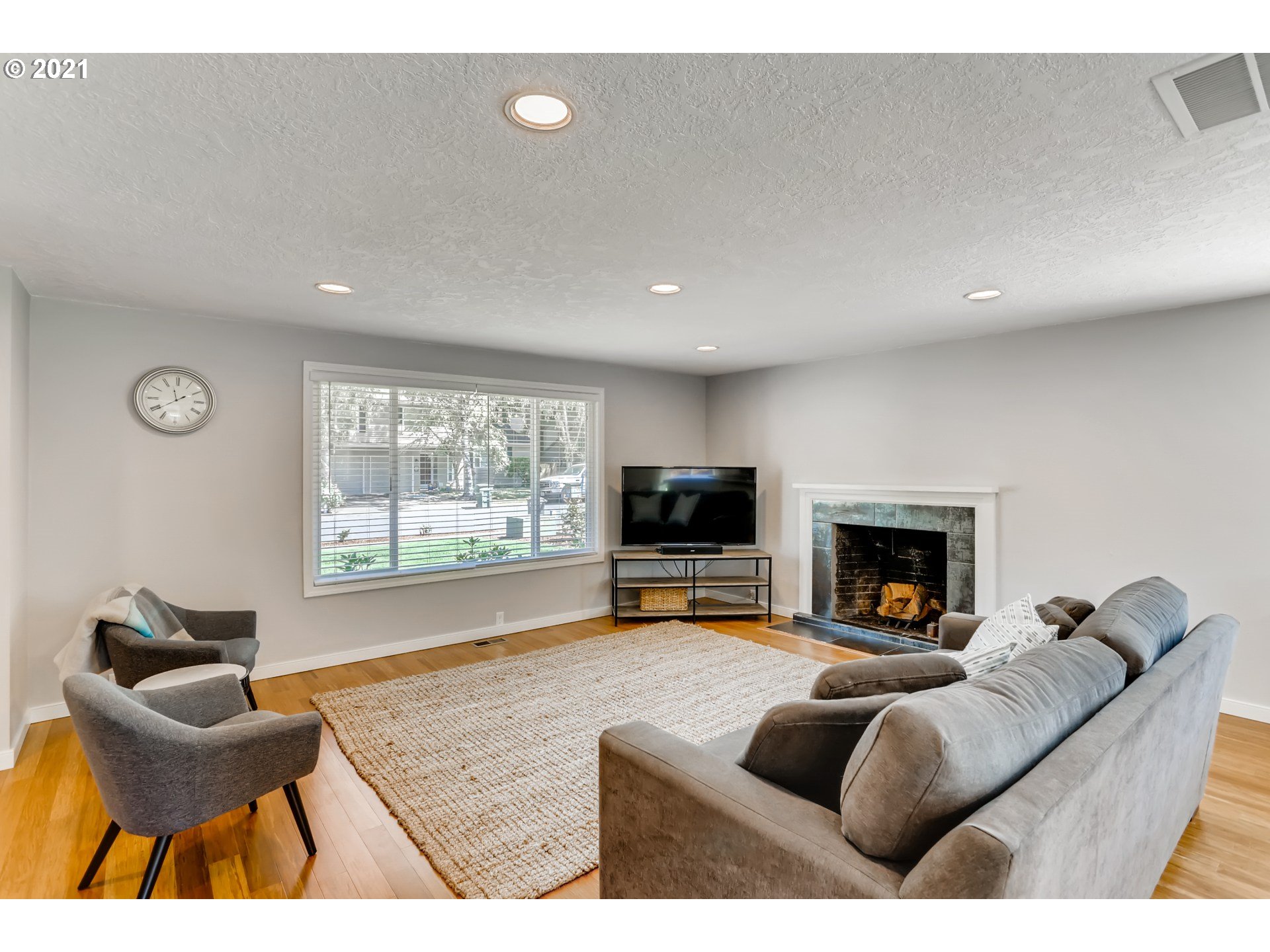 8960 Southwest Arapaho Road Tualatin, OR 97062 - Photo 5 of 29 Gallery Image 5