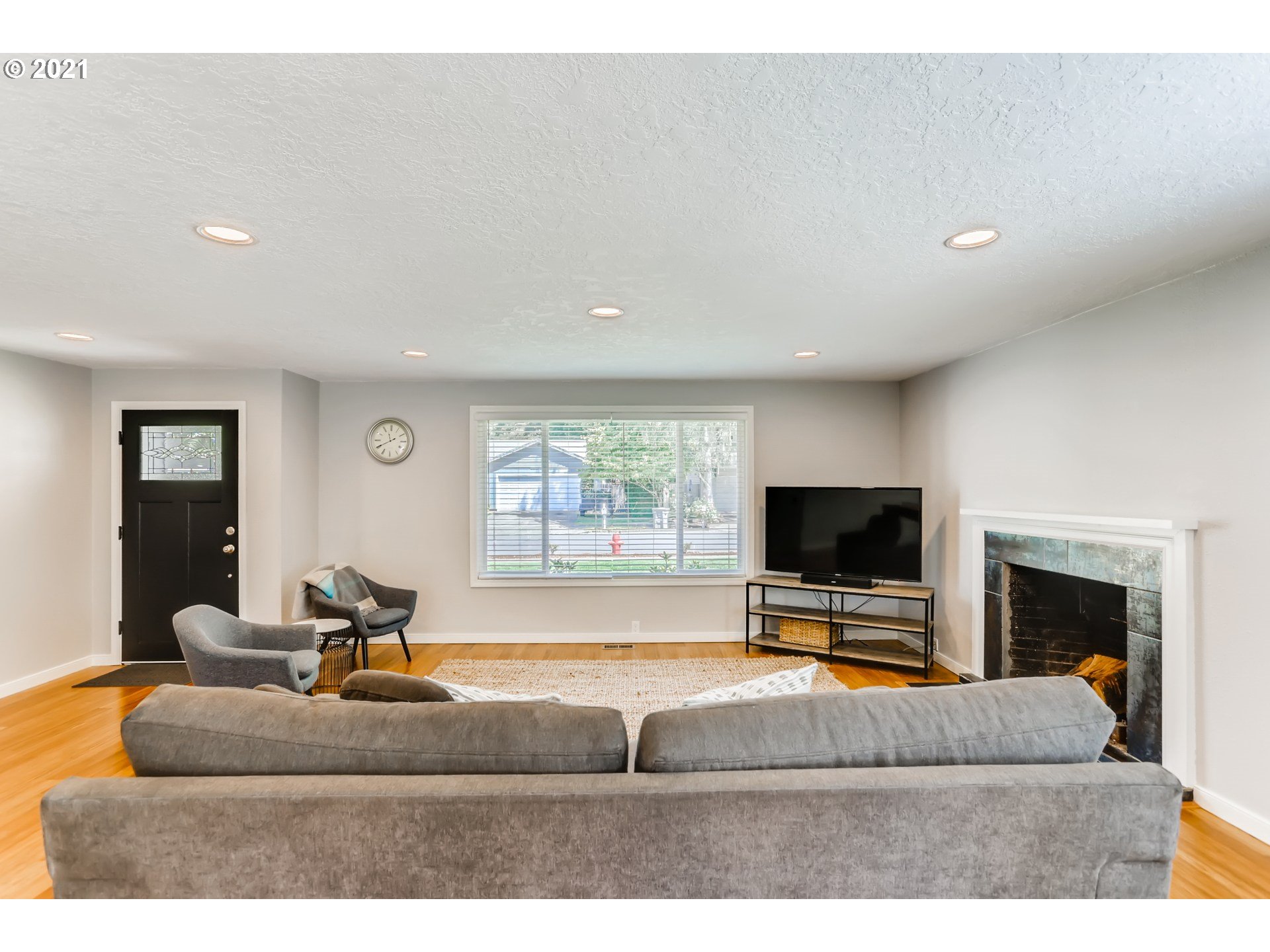 8960 Southwest Arapaho Road Tualatin, OR 97062 - Photo 6 of 29 Gallery Image 6