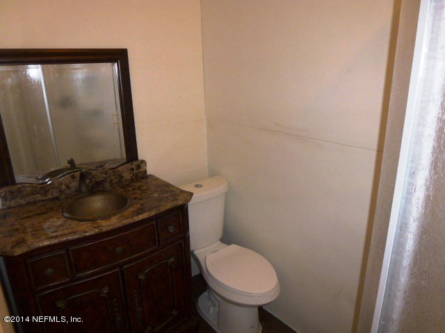 3855 Starratt Road Jacksonville, FL 32226 - Photo 8 of 18 Bathroom 1